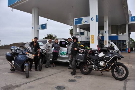Encontro com os motociclistas Pelegrini, Alexandre e Leandro, no seu caminho para Machu Picchu, na estrada a caminho de Corrientes, na Argentina